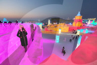 FEATURE - China: Eisskulpturen in Harbin