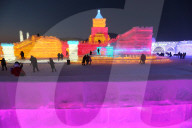 FEATURE - China: Eisskulpturen in Harbin