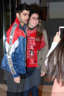EXKLUSIV -  Zayn Malik posiert mit Fans in New York