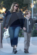 EXKLUSIV - Julia Roberts mit ihrem Sohn Phinnaeus in Malibu unterwegs