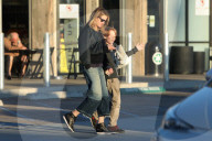 EXKLUSIV - Julia Roberts mit ihrem Sohn Phinnaeus in Malibu unterwegs