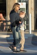 EXKLUSIV - Julia Roberts mit ihrem Sohn Phinnaeus in Malibu unterwegs