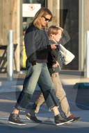 EXKLUSIV - Julia Roberts mit ihrem Sohn Phinnaeus in Malibu unterwegs