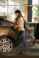 EXKLUSIV - Alle Hände voll zu tun: Jennifer Garner mit ihren Kindern beim Dinner