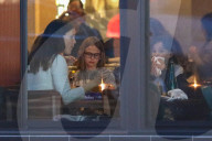 EXKLUSIV - Alle Hände voll zu tun: Jennifer Garner mit ihren Kindern beim Dinner