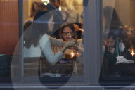 EXKLUSIV - Alle Hände voll zu tun: Jennifer Garner mit ihren Kindern beim Dinner