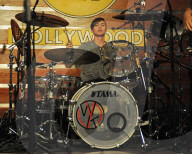 PEOPLE - Phil Collins mit seinem Sohn Nicholas im Hard Rock Cafe in Hollywood
