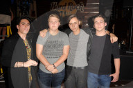 PEOPLE - Phil Collins mit seinem Sohn Nicholas im Hard Rock Cafe in Hollywood