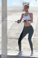 PEOPLE - Lais Ribeiro sportlich vor der Kamera für Victoria's Secret's 