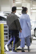 EXKLUSIV - Selena Gomez und The Weeknd Hand in Hand vor Dave & Buster's 