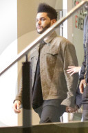 EXKLUSIV - Selena Gomez und The Weeknd Hand in Hand vor Dave & Buster's 