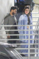 EXKLUSIV - Selena Gomez und The Weeknd Hand in Hand vor Dave & Buster's 