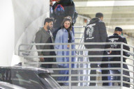 EXKLUSIV - Selena Gomez und The Weeknd Hand in Hand vor Dave & Buster's 