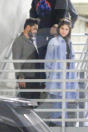 EXKLUSIV - Selena Gomez und The Weeknd Hand in Hand vor Dave & Buster's 
