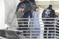 EXKLUSIV - Selena Gomez und The Weeknd Hand in Hand vor Dave & Buster's 