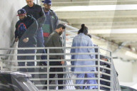 EXKLUSIV - Selena Gomez und The Weeknd Hand in Hand vor Dave & Buster's 