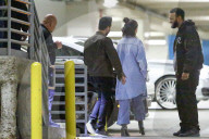 EXKLUSIV - Selena Gomez und The Weeknd Hand in Hand vor Dave & Buster's 
