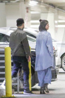 EXKLUSIV - Selena Gomez und The Weeknd Hand in Hand vor Dave & Buster's 