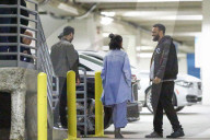 EXKLUSIV - Selena Gomez und The Weeknd Hand in Hand vor Dave & Buster's 