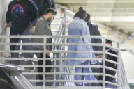 EXKLUSIV - Selena Gomez und The Weeknd Hand in Hand vor Dave & Buster's 