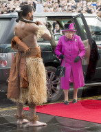 PEOPLE - Queen Elizabeth besucht die Fiji Ausstellung in Norwich
