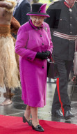 PEOPLE - Queen Elizabeth besucht die Fiji Ausstellung in Norwich