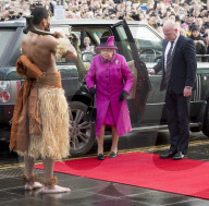 PEOPLE - Queen Elizabeth besucht die Fiji Ausstellung in Norwich
