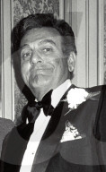 PEOPLE - Mike Connors  ist im Alter von 91 gestorben