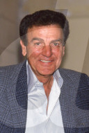 PEOPLE - Mike Connors  ist im Alter von 91 gestorben