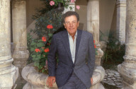 PEOPLE - Mike Connors  ist im Alter von 91 gestorben