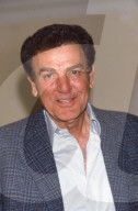 PEOPLE - Mike Connors  ist im Alter von 91 gestorben