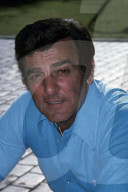 PEOPLE - Mike Connors  ist im Alter von 91 gestorben