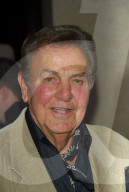 PEOPLE - Mike Connors  ist im Alter von 91 gestorben