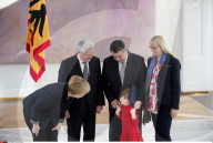 NEWS - Berlin: Entlassung und Ernennung von Steinmeier, Gabriel und Zypries