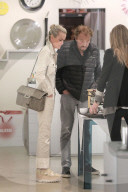 EXKLUSIV - Johnny und Laeticia Hallyday kaufen bei Alessi in Beverly Hills ein