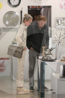 EXKLUSIV - Johnny und Laeticia Hallyday kaufen bei Alessi in Beverly Hills ein