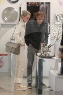 EXKLUSIV - Johnny und Laeticia Hallyday kaufen bei Alessi in Beverly Hills ein