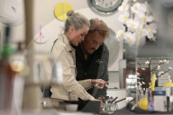 EXKLUSIV - Johnny und Laeticia Hallyday kaufen bei Alessi in Beverly Hills ein