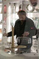 EXKLUSIV - Johnny und Laeticia Hallyday kaufen bei Alessi in Beverly Hills ein