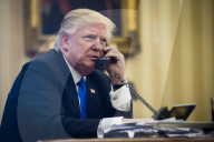 NEWS - Donald Trump telefoniert