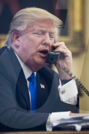 NEWS - Donald Trump telefoniert