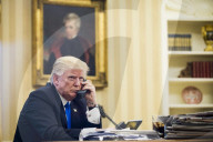NEWS - Donald Trump telefoniert