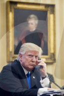 NEWS - Donald Trump telefoniert