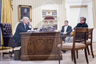 NEWS - Donald Trump telefoniert