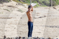 PEOPLE - Georgia May Foote und George Alsford turteln am Beach von Malibu