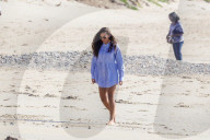 PEOPLE - Georgia May Foote und George Alsford turteln am Beach von Malibu