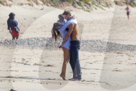 PEOPLE - Georgia May Foote und George Alsford turteln am Beach von Malibu