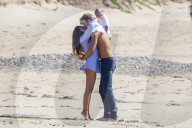 PEOPLE - Georgia May Foote und George Alsford turteln am Beach von Malibu