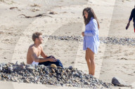 PEOPLE - Georgia May Foote und George Alsford turteln am Beach von Malibu
