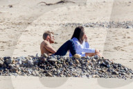 PEOPLE - Georgia May Foote und George Alsford turteln am Beach von Malibu